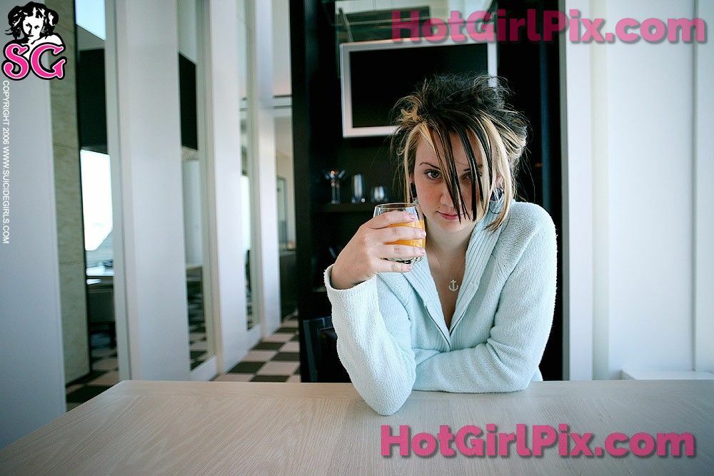 [Suicide Girls] Quinne - Blue Cover Photo