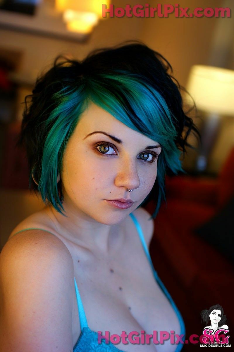 [Suicide Girls] Quinne - hands down