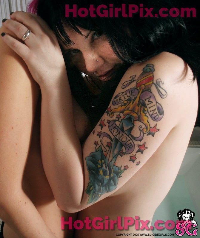 [Suicide Girls] Quinne - Revelry