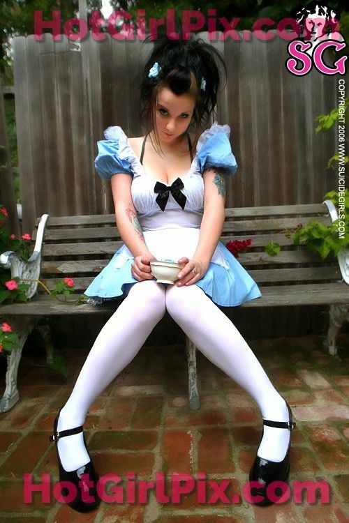 [Suicide Girls] Quinne - In Wonderland Cover Photo