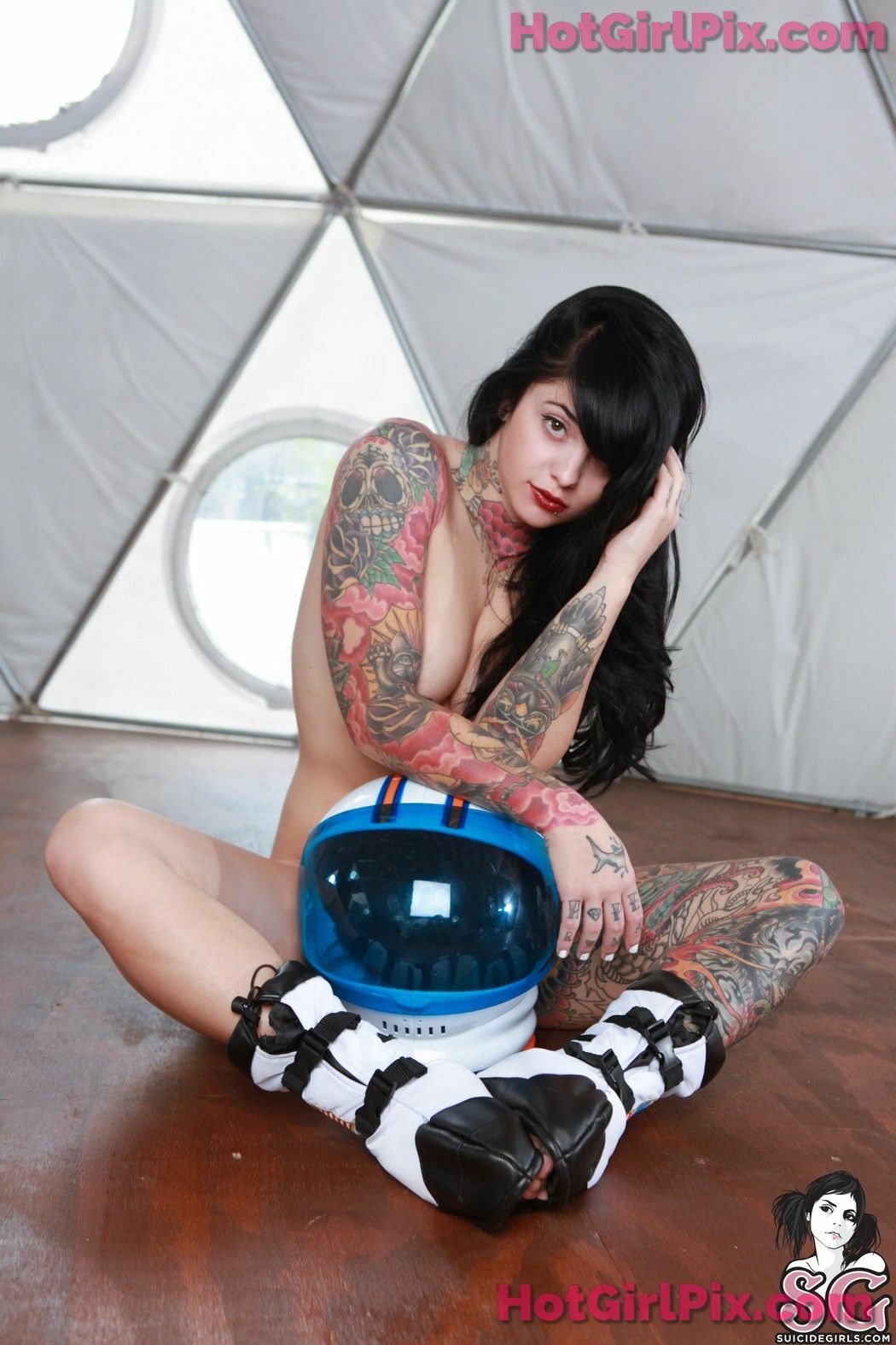 [Suicide Girls] Radeo - Final Frontier