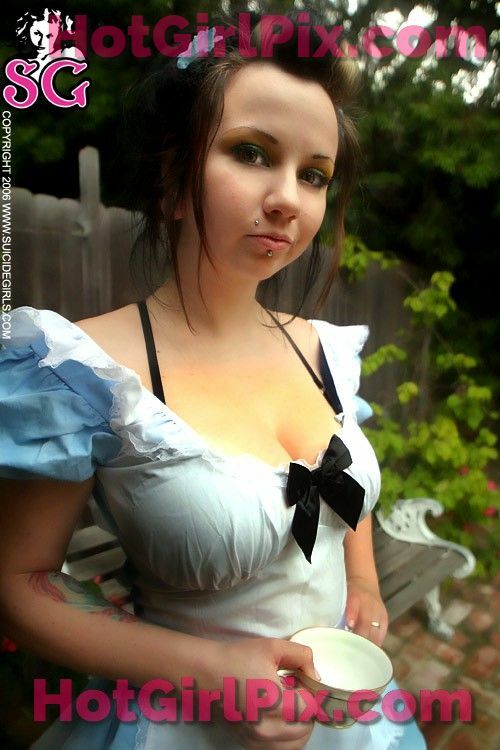 [Suicide Girls] Quinne - In Wonderland