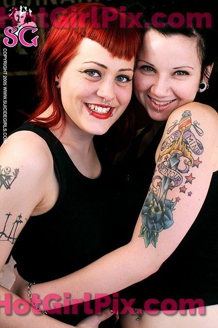 [Suicide Girls] Quinne - Red and Black