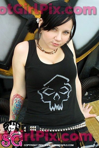 [Suicide Girls] Quinne - In the Sun