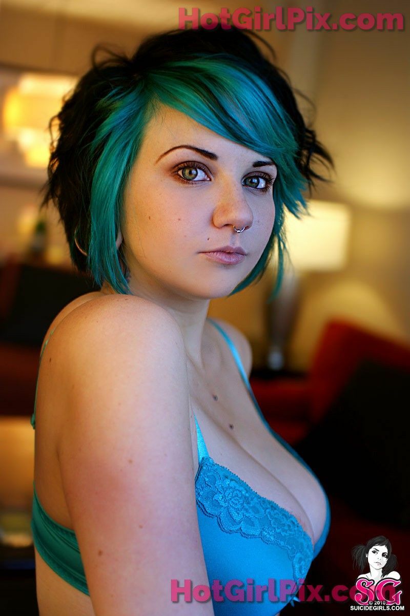 [Suicide Girls] Quinne - hands down