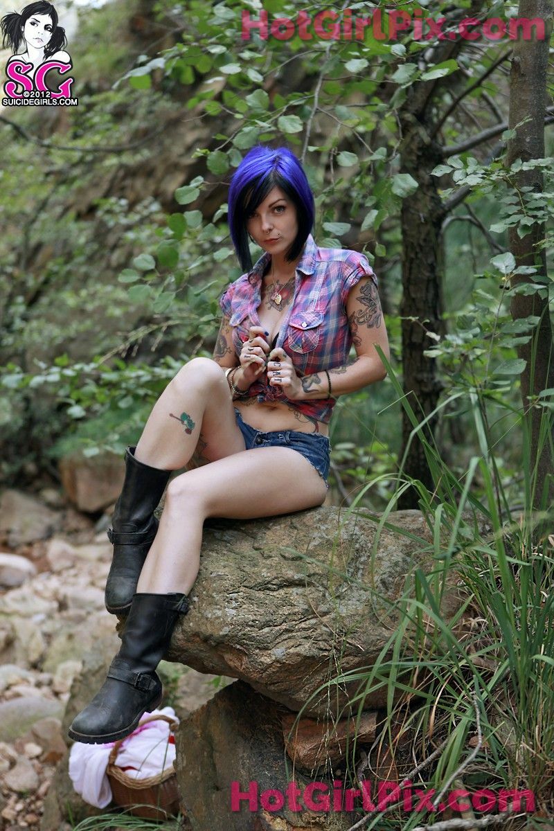 [Suicide Girls] Riae - Free As A Bird