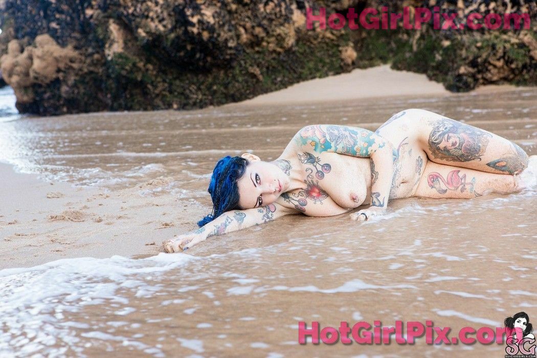 [Suicide Girls] Riae - Rising From the Waves