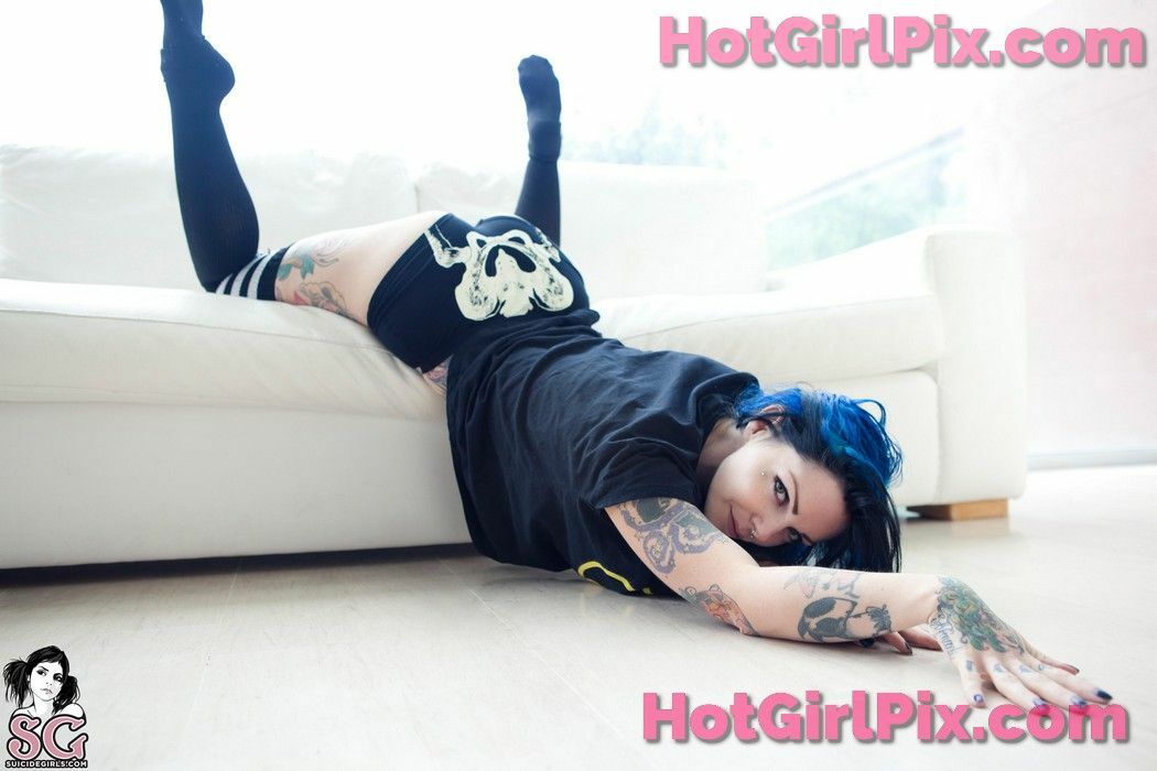 [Suicide Girls] Riae - Be my Hero