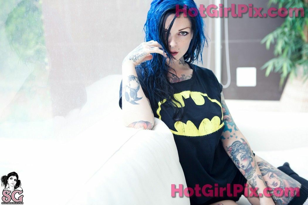 [Suicide Girls] Riae - Be my Hero