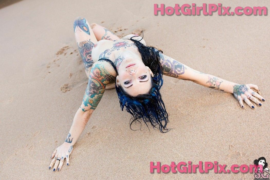 [Suicide Girls] Riae - Rising From the Waves