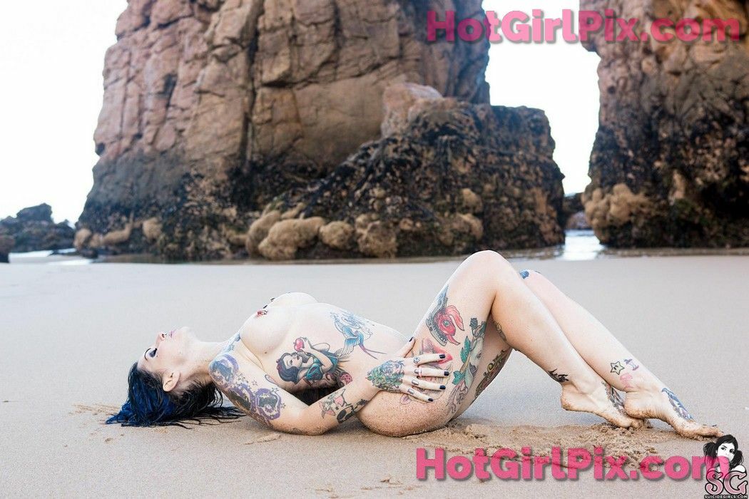 [Suicide Girls] Riae - Rising From the Waves