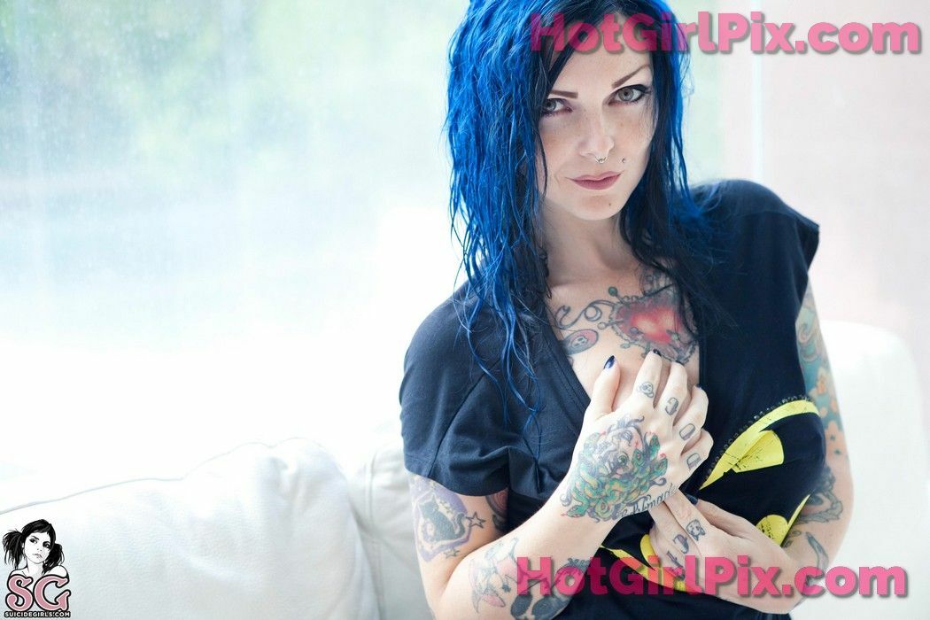 [Suicide Girls] Riae - Be my Hero