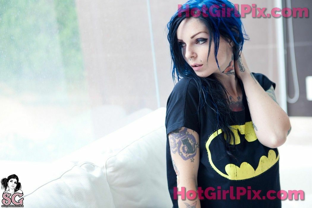 [Suicide Girls] Riae - Be my Hero