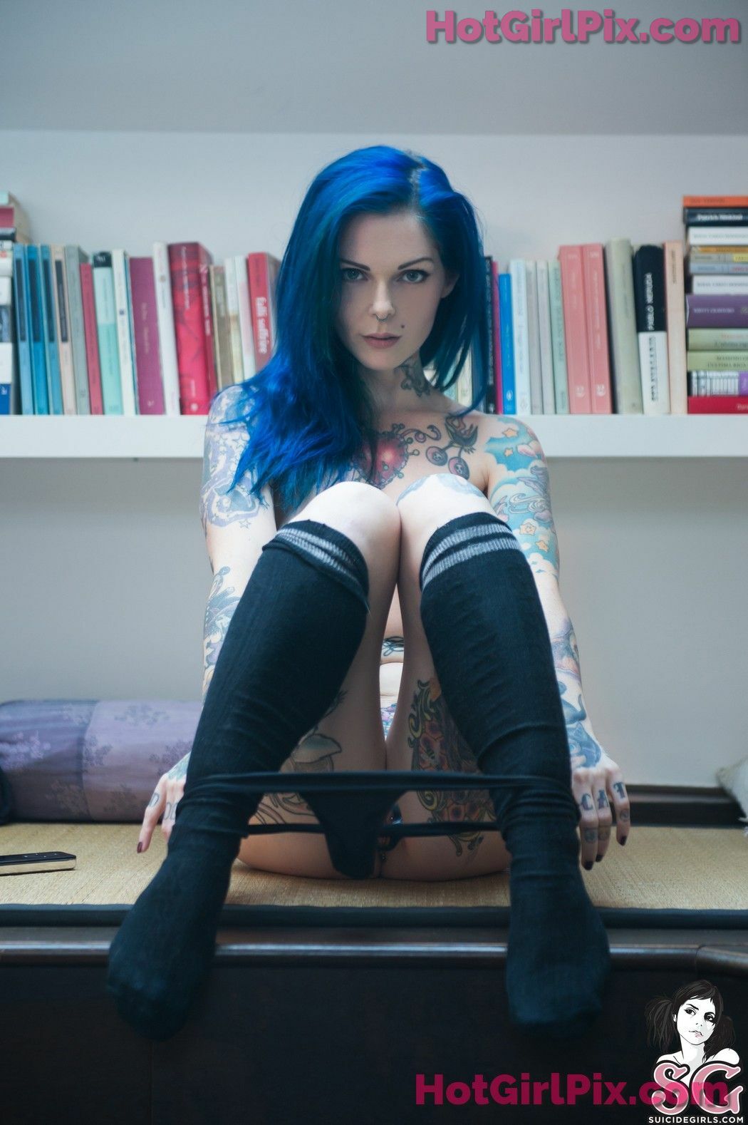 [Suicide Girls] Riae - Let the Music Play