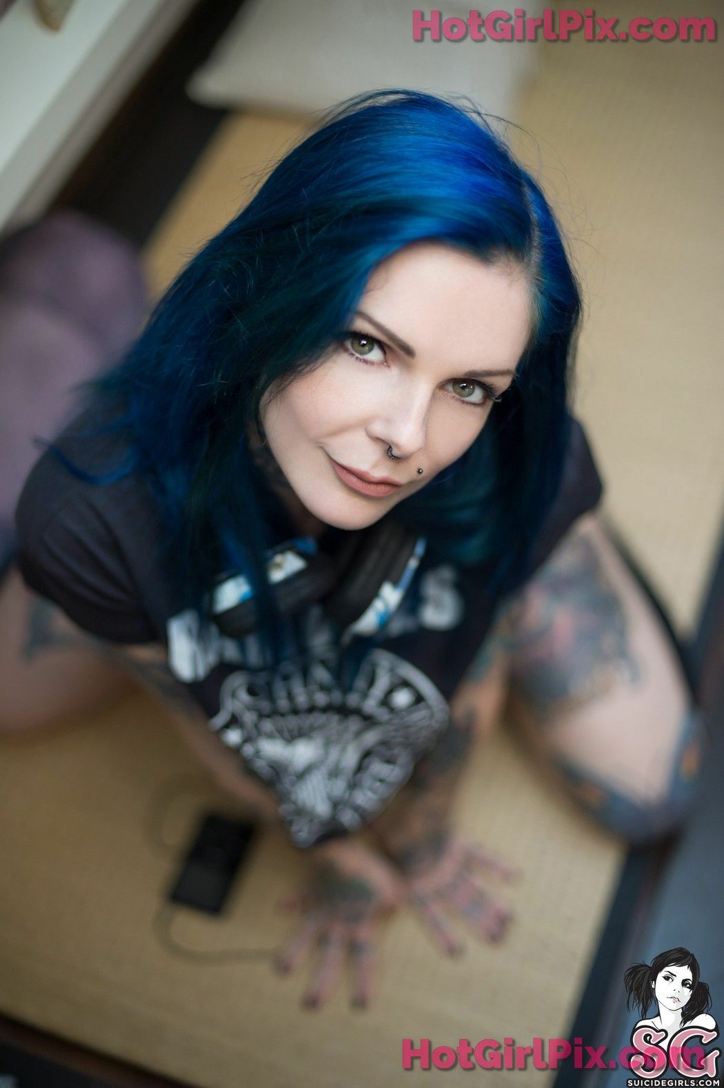 [Suicide Girls] Riae - Let the Music Play
