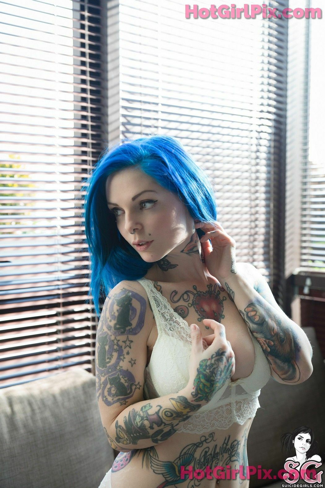 [Suicide Girls] Riae - The Theory of Riaelativity
