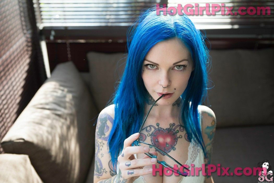 [Suicide Girls] Riae - The Theory of Riaelativity