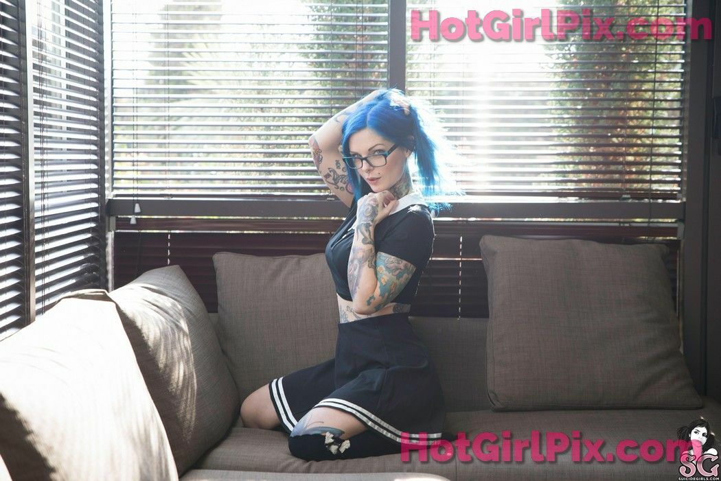 [Suicide Girls] Riae - The Theory of Riaelativity