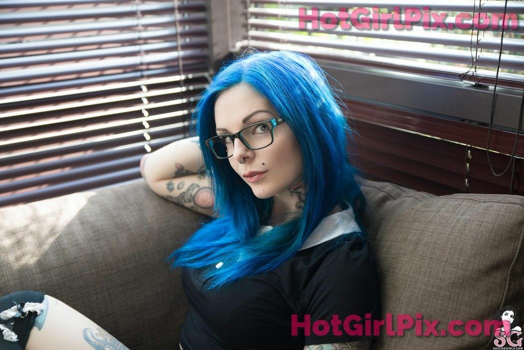 [Suicide Girls] Riae - The Theory of Riaelativity