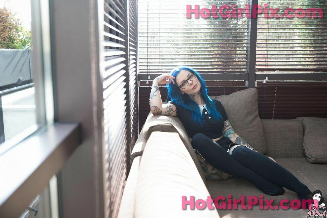 [Suicide Girls] Riae - The Theory of Riaelativity