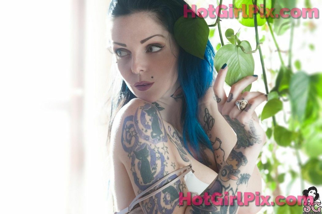[Suicide Girls] Riae - Swing Away