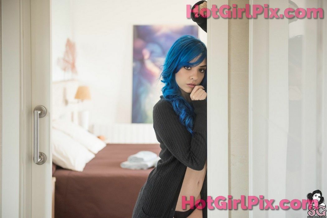 [Suicide Girls] Saria - Her cold eyes can burn Cover Photo