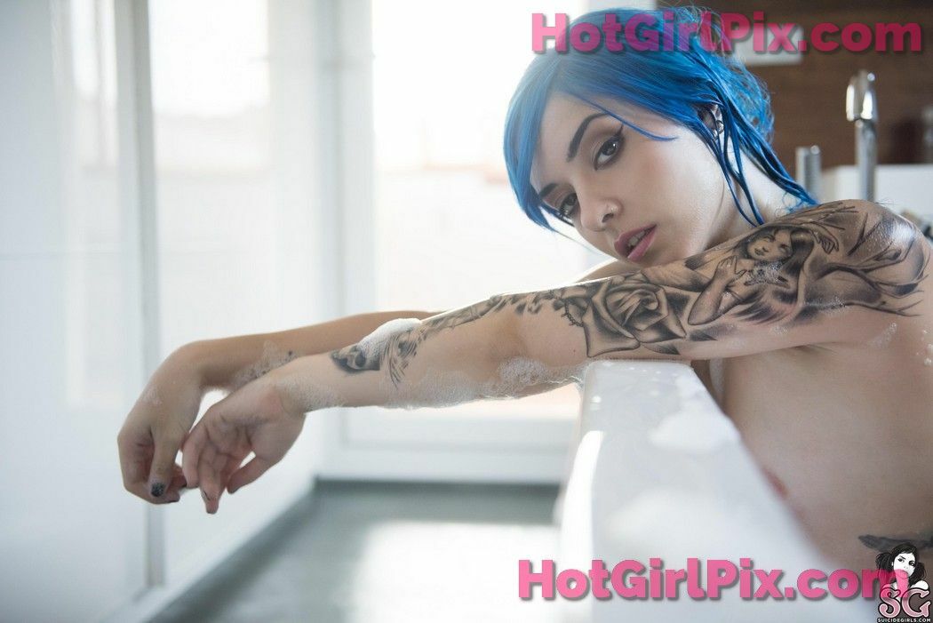 [Suicide Girls] Saria - Her Cold Eyes Can  Burn