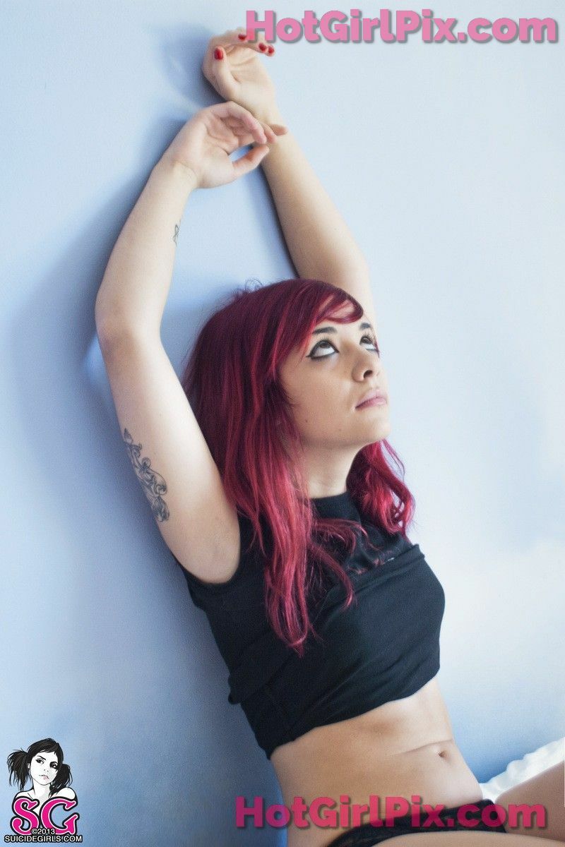 [Suicide Girls] Saria - Brand New Song