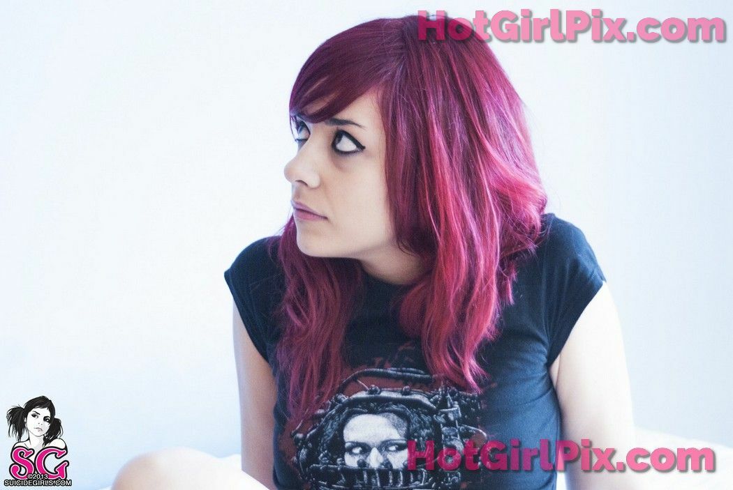 [Suicide Girls] Saria - Brand New Song