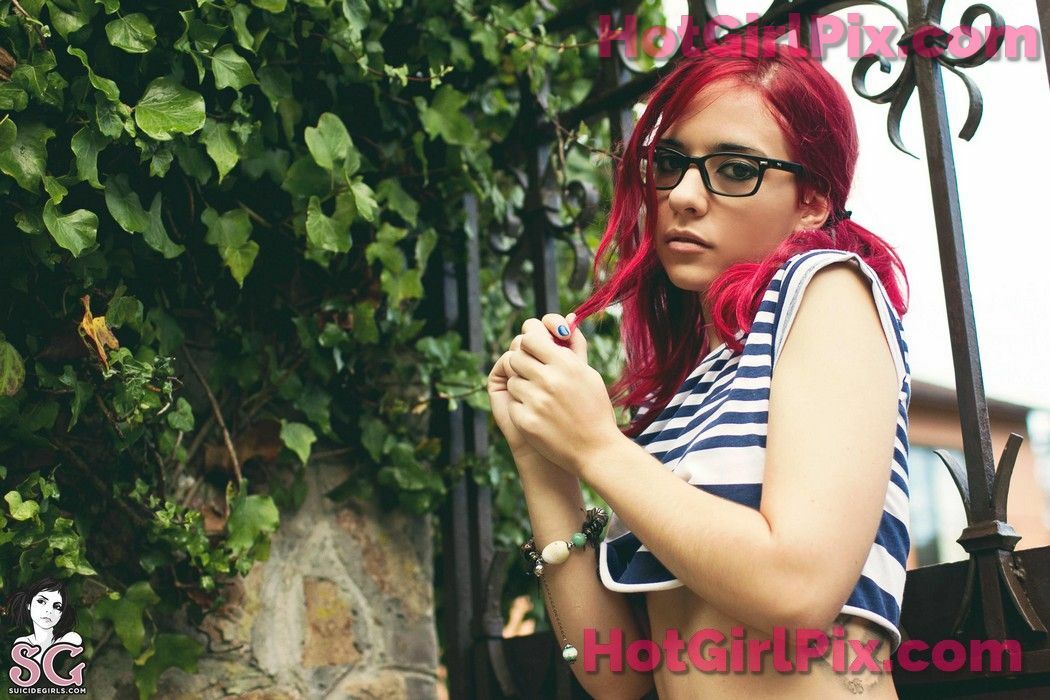 [Suicide Girls] Saria - Little Illusion Machine