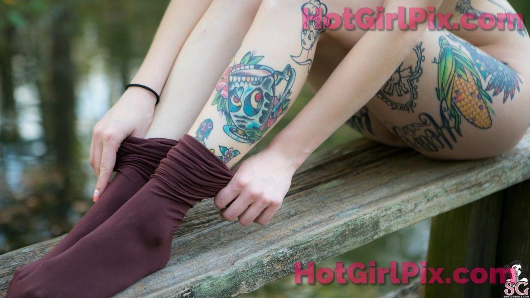 [Suicide Girls] Sairyn - Swamp Hex
