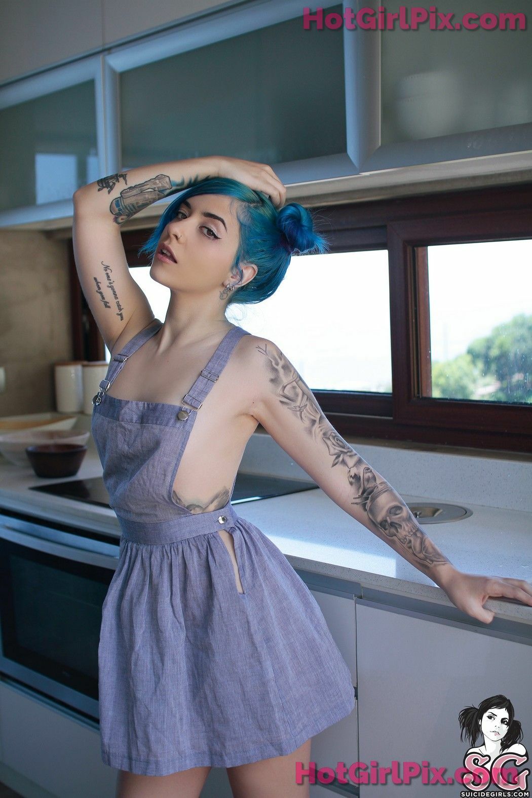 [Suicide Girls] Saria - Are You Thirsty