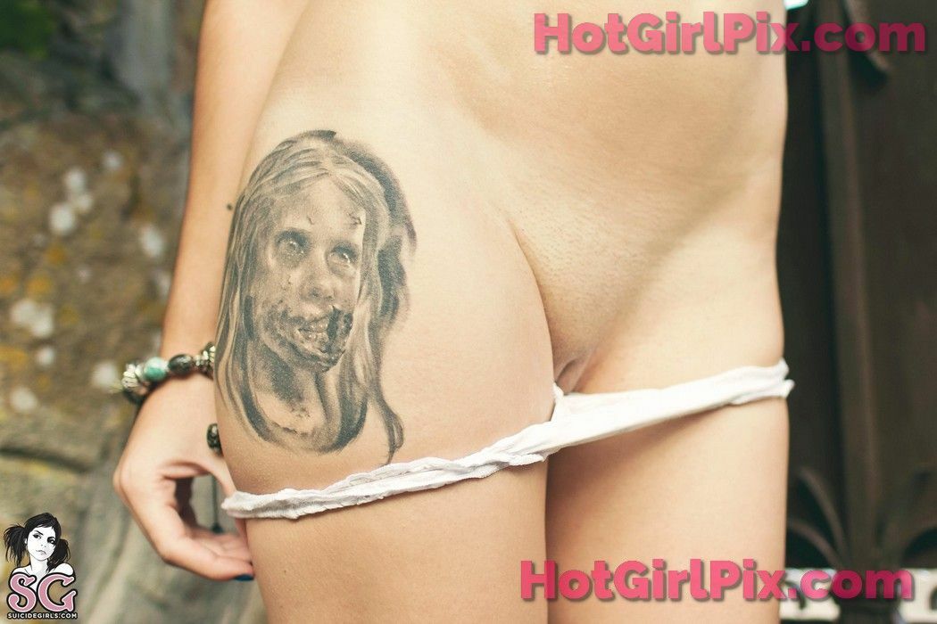 [Suicide Girls] Saria - Little Illusion Machine