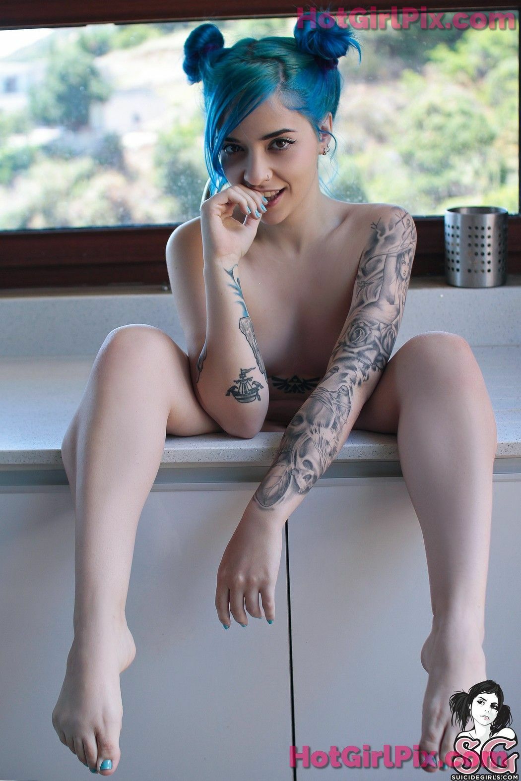 [Suicide Girls] Saria - Are You Thirsty