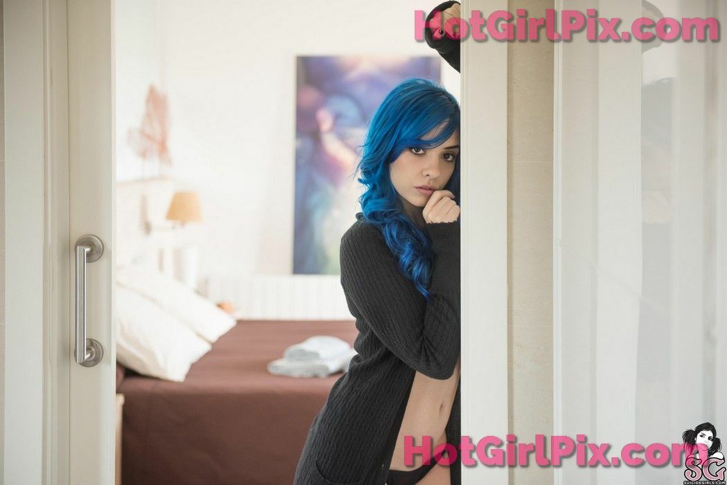 [Suicide Girls] Saria - Her Cold Eyes Can  Burn