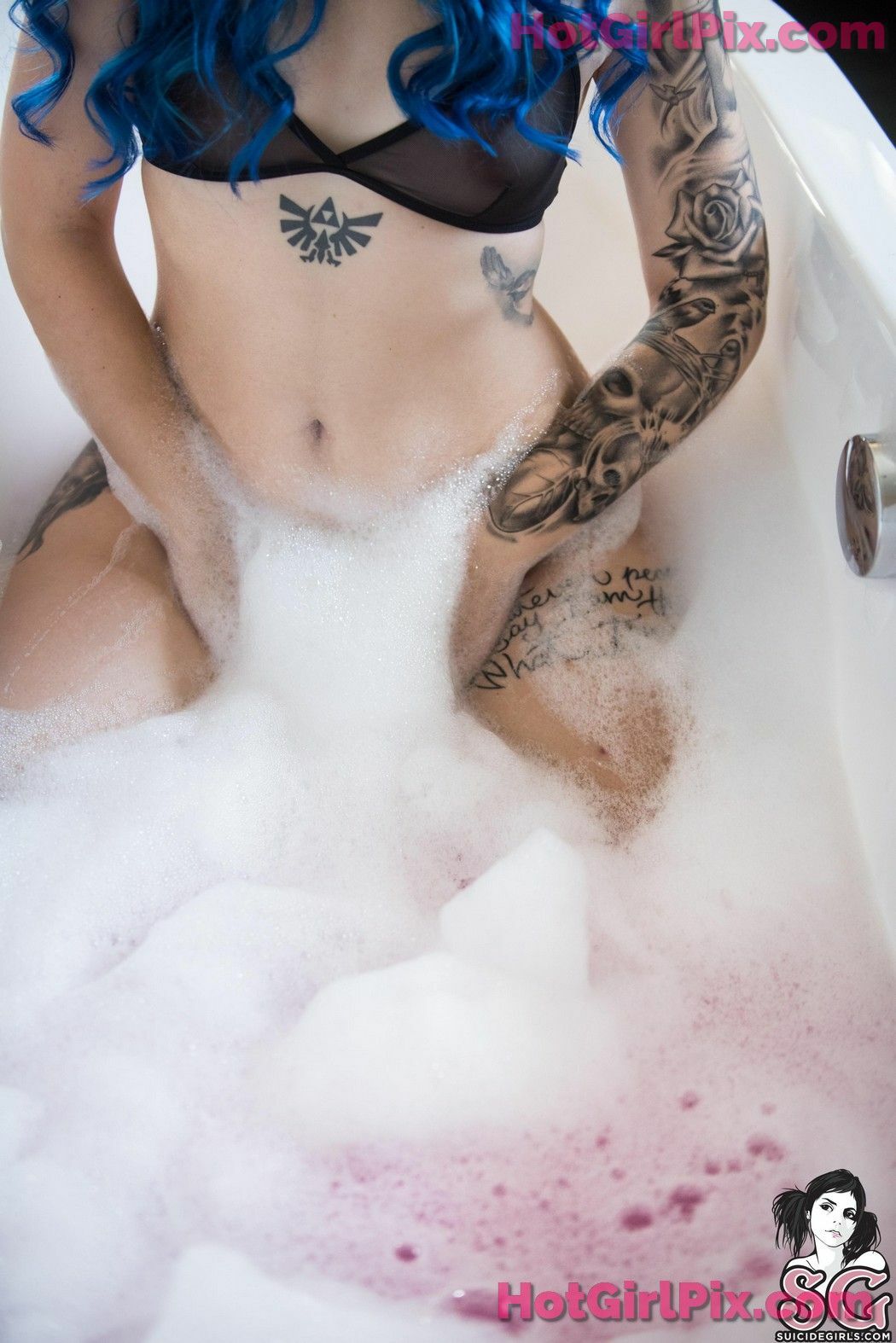 [Suicide Girls] Saria - Her cold eyes can burn