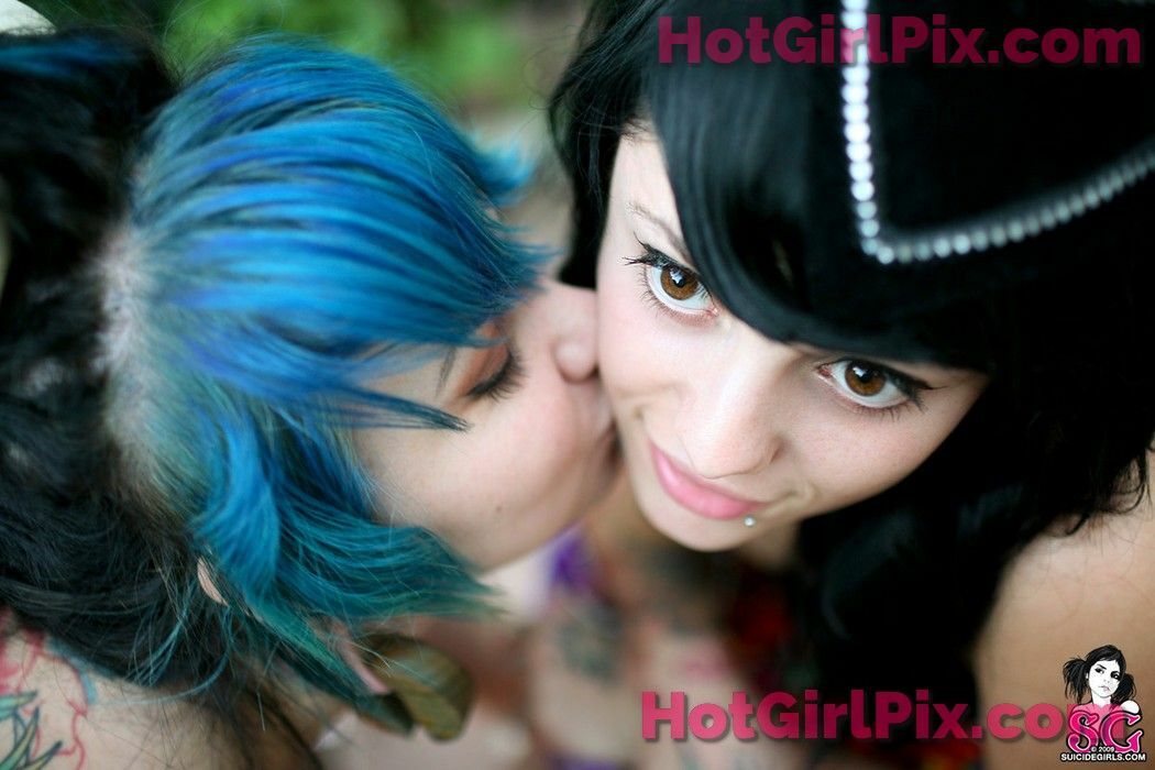 [Suicide Girls] Sash & Quinne - Trick or Treat