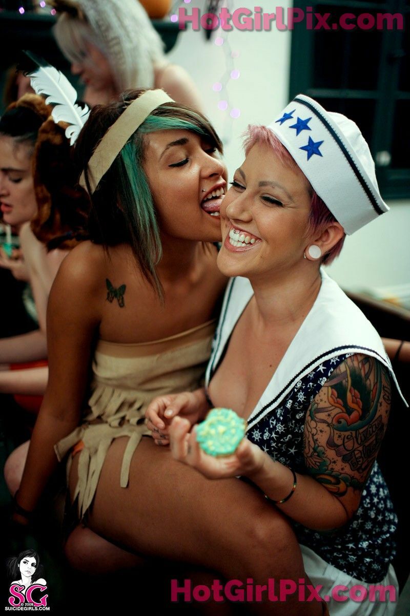[Suicide Girls] Sash & Quinne - Trick or Treat