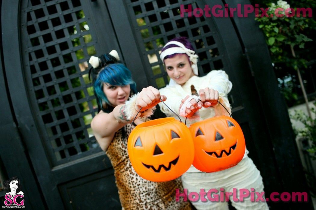 [Suicide Girls] Sash & Quinne - Trick or Treat