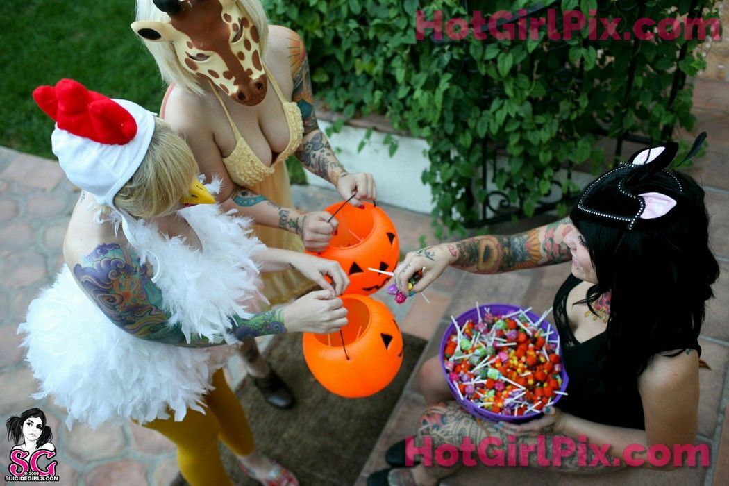 [Suicide Girls] Sash & Quinne - Trick or Treat