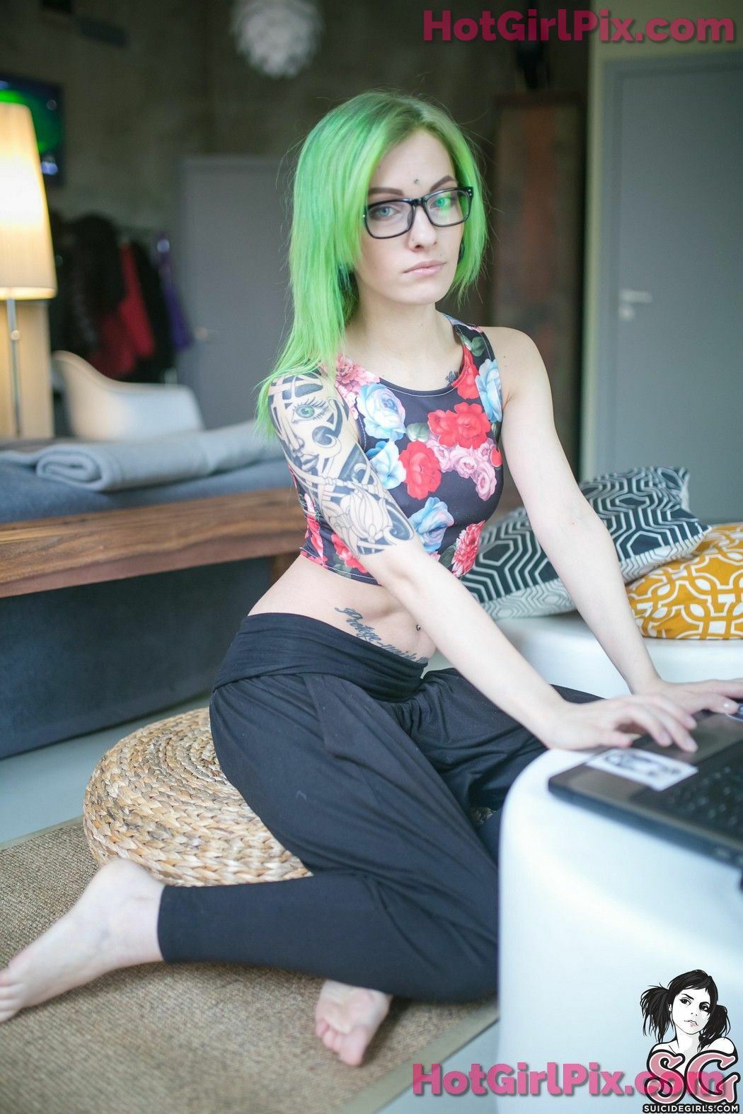 [Suicide Girls] Sashabrink - Emerald Green