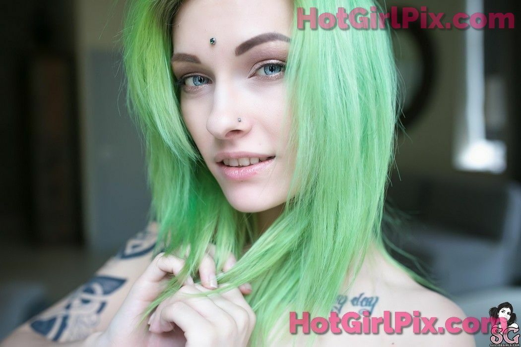 [Suicide Girls] Sashabrink - Emerald Green