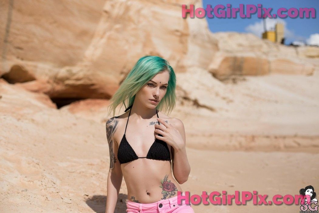[Suicide Girls] Sashabrink - Desert Sun