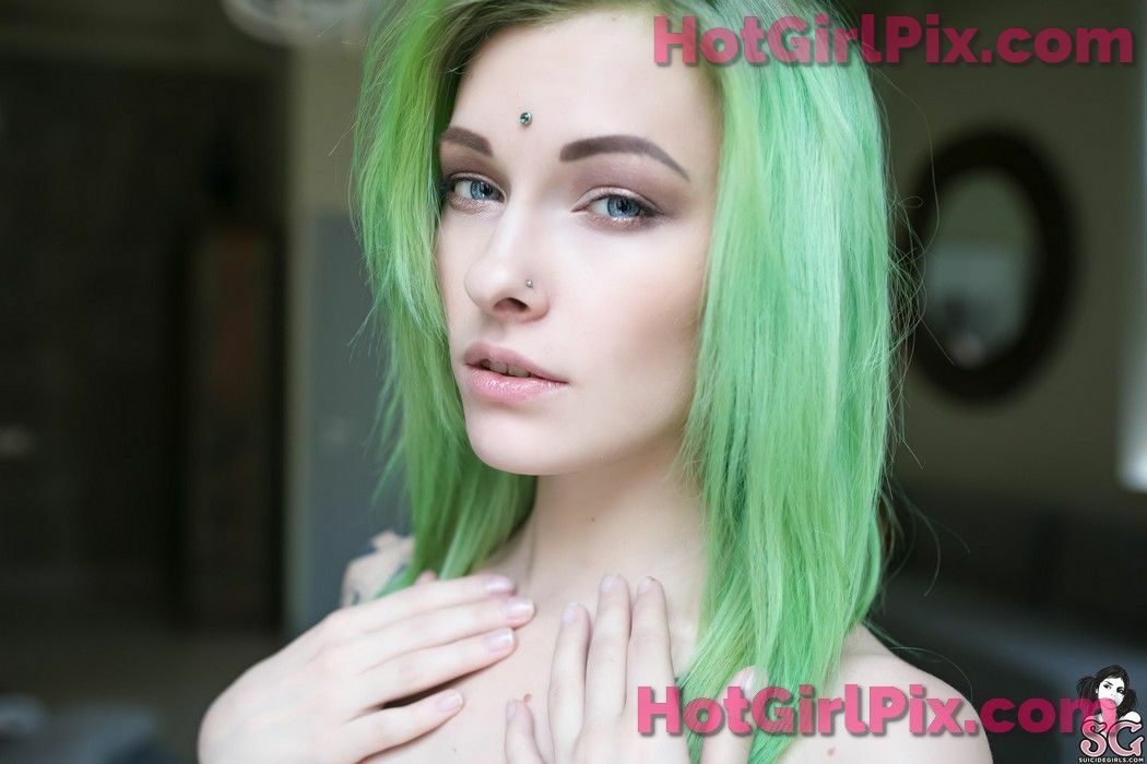 [Suicide Girls] Sashabrink - Emerald Green
