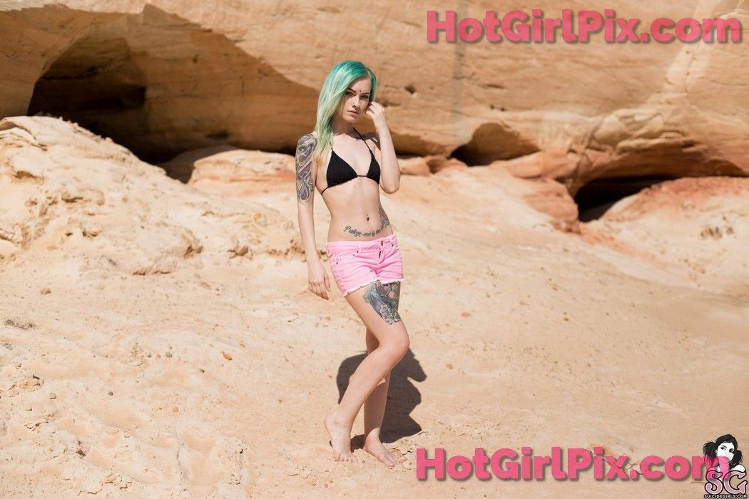 [Suicide Girls] Sashabrink - Desert Sun