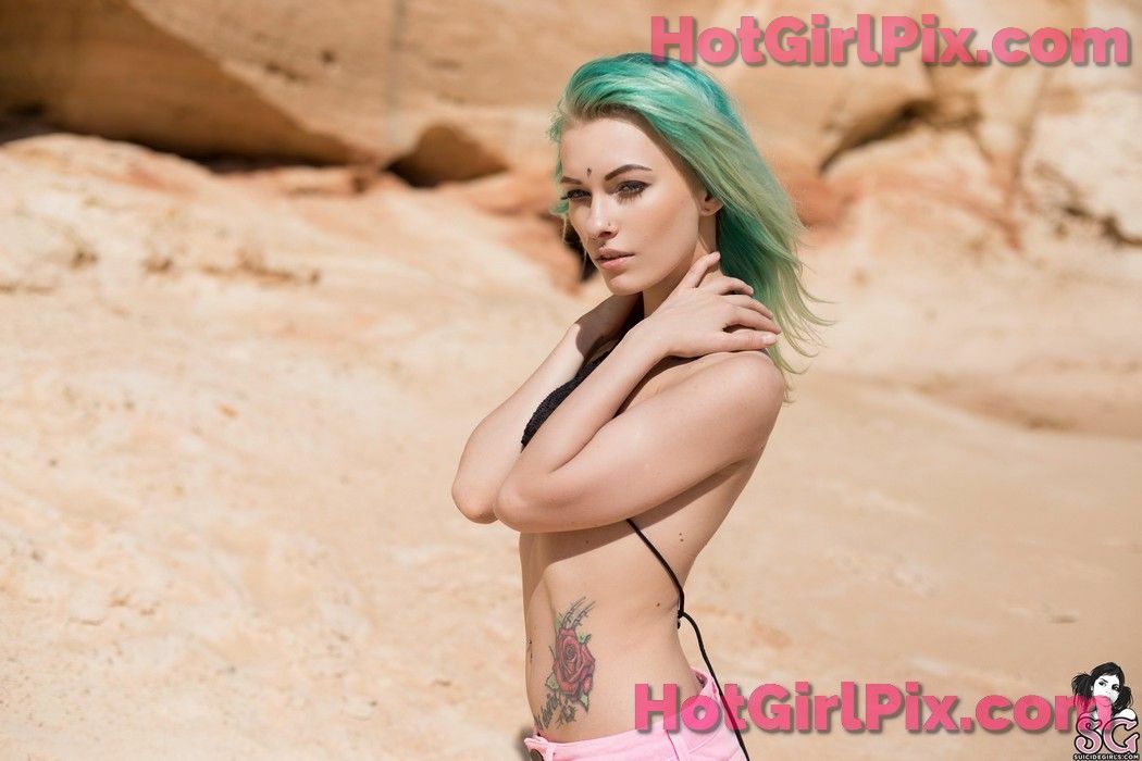 [Suicide Girls] Sashabrink - Desert Sun