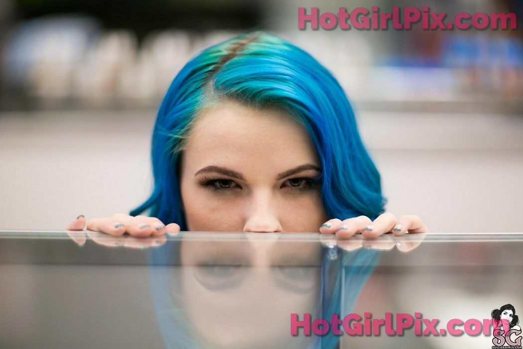 [Suicide Girls] Saturn - Why'd You Only Call Me When You're High