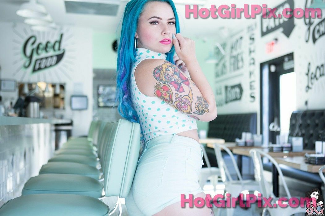 [Suicide Girls] Saturn - My Milkshake