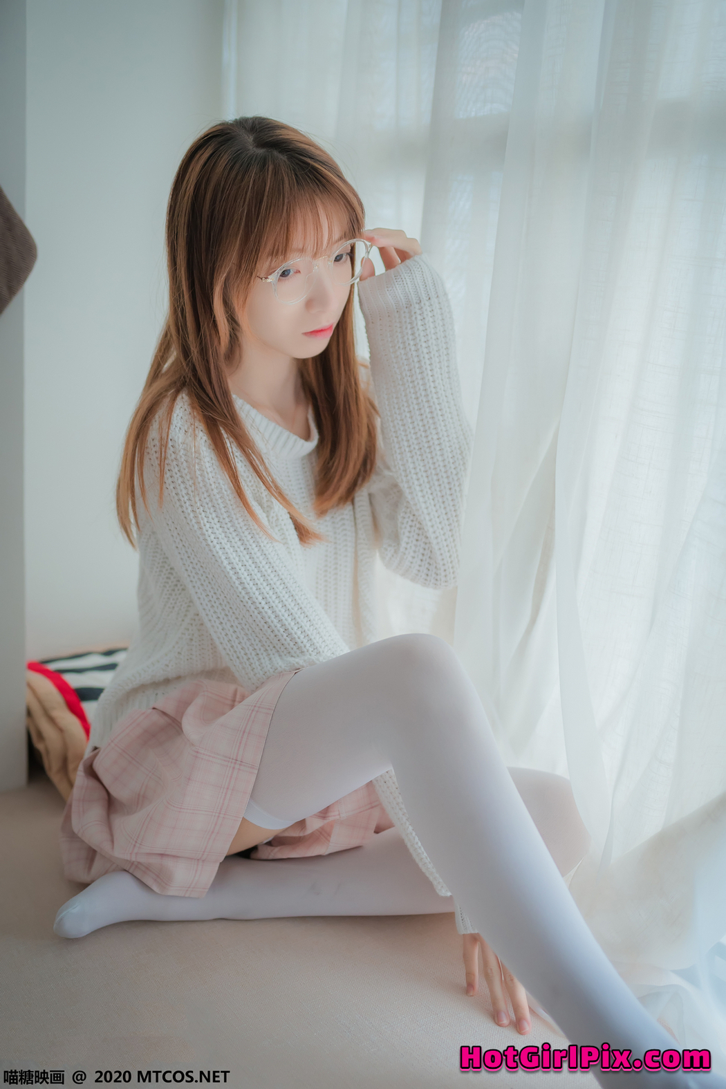 [MTCos] 喵糖映画 Vol.077 粉格裙的眼睛娘