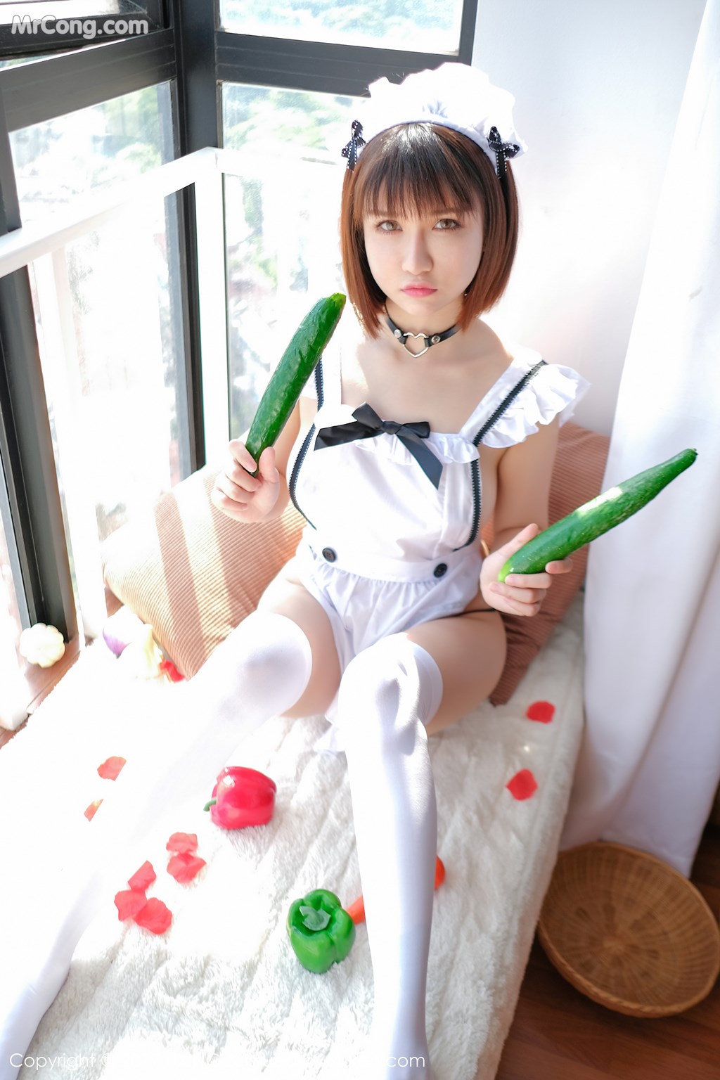 UXING Vol.058: Aojiao Meng Meng (K8傲娇萌萌Vivian) (35 images)